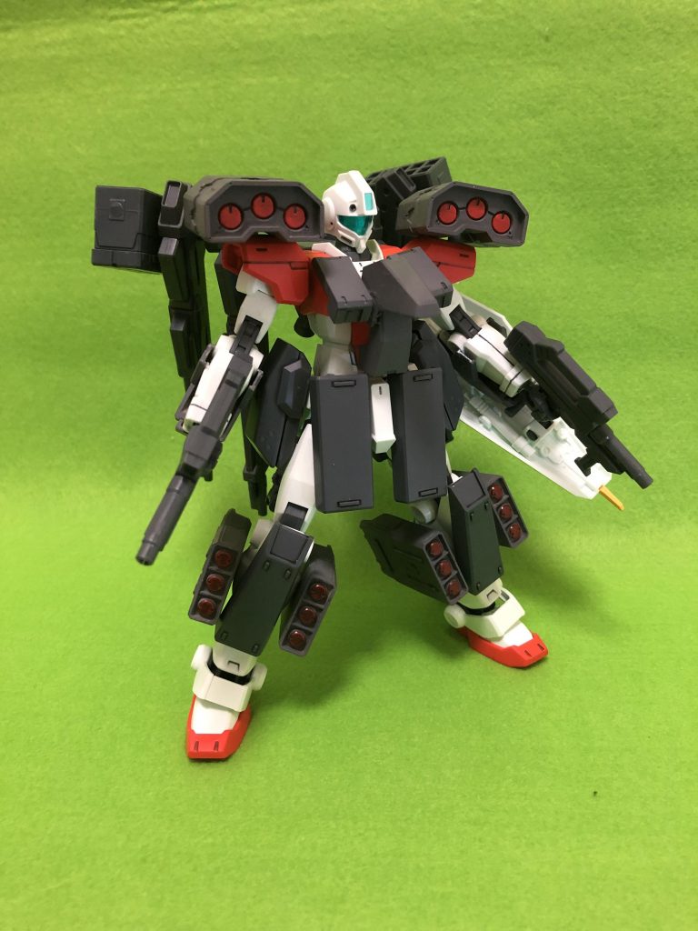 追加装甲は全て磁石による接続で、自由に着脱可能です。武装も全て3ミリ接続なので、素のGM/GMに戻す事が出来ます。