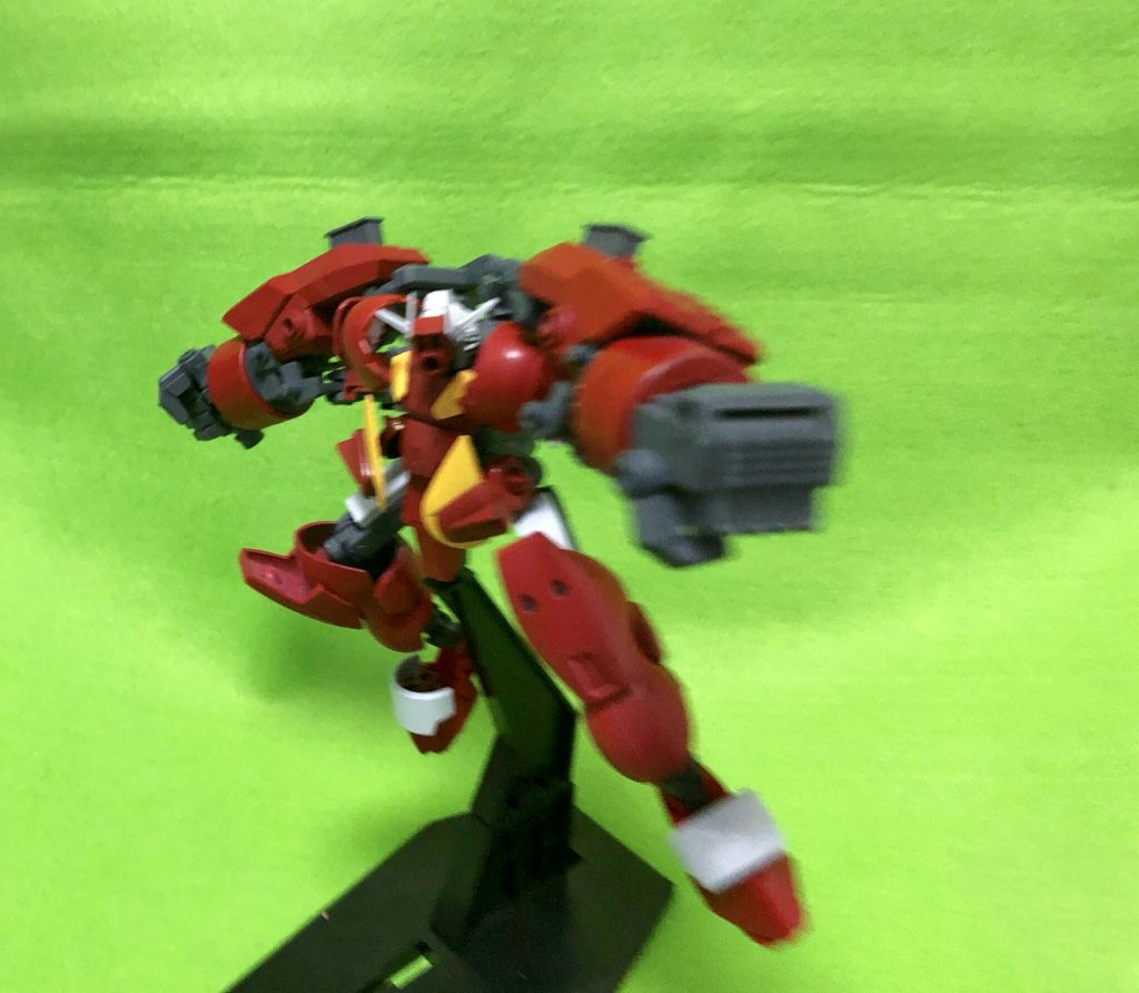 「インパクトスマッシュ!!」
必殺パンチ。グシオンの装甲も凹ませる威力があると思います。力こそパワー。