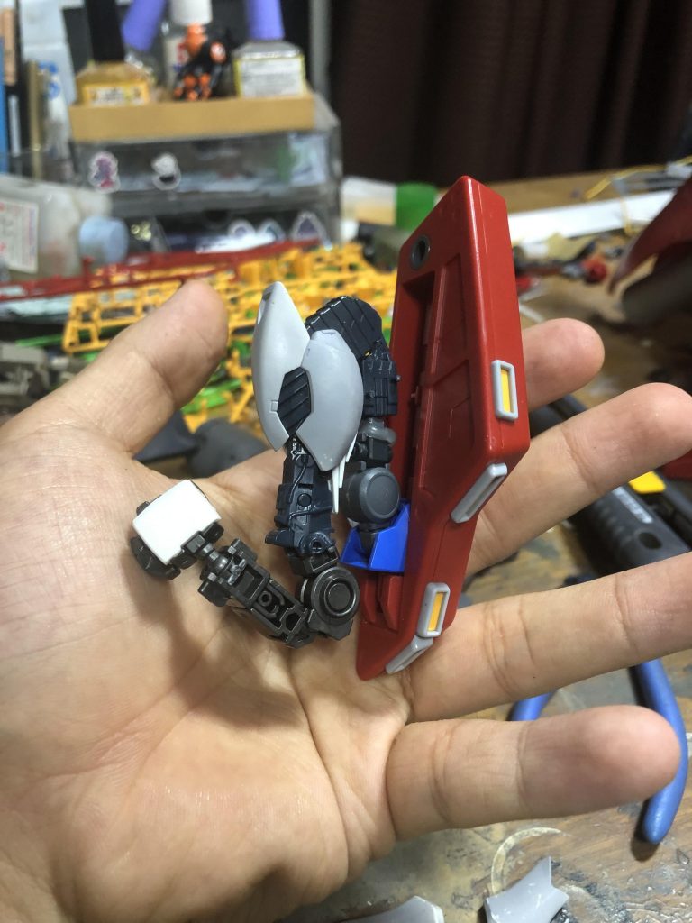 サブアームが無可動で寂しかったのでミキシング、ある程度の重量の武器なら構えられるようにしました。