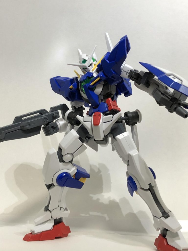 右手のライフルはアストレアのものを。