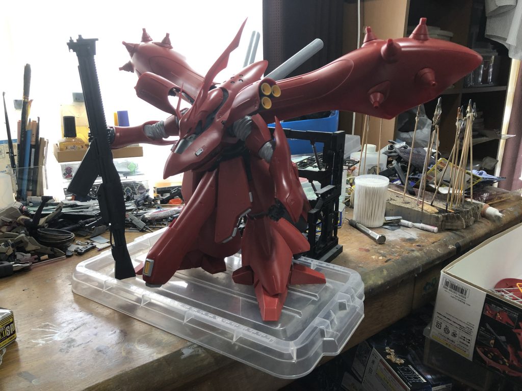 1番最初の状態、台座はプラケースの蓋を使ってます。