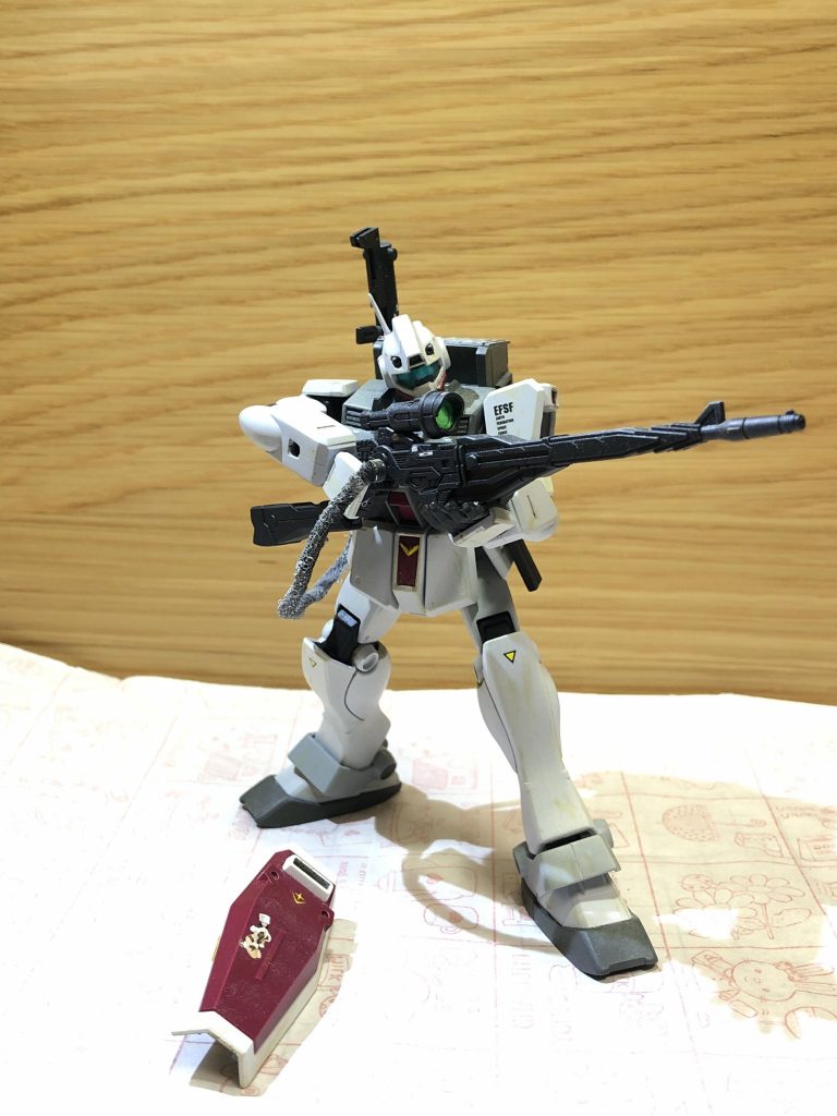 少し古いキットですので可動域が狭めですが、
狙撃ポーズも様になります。