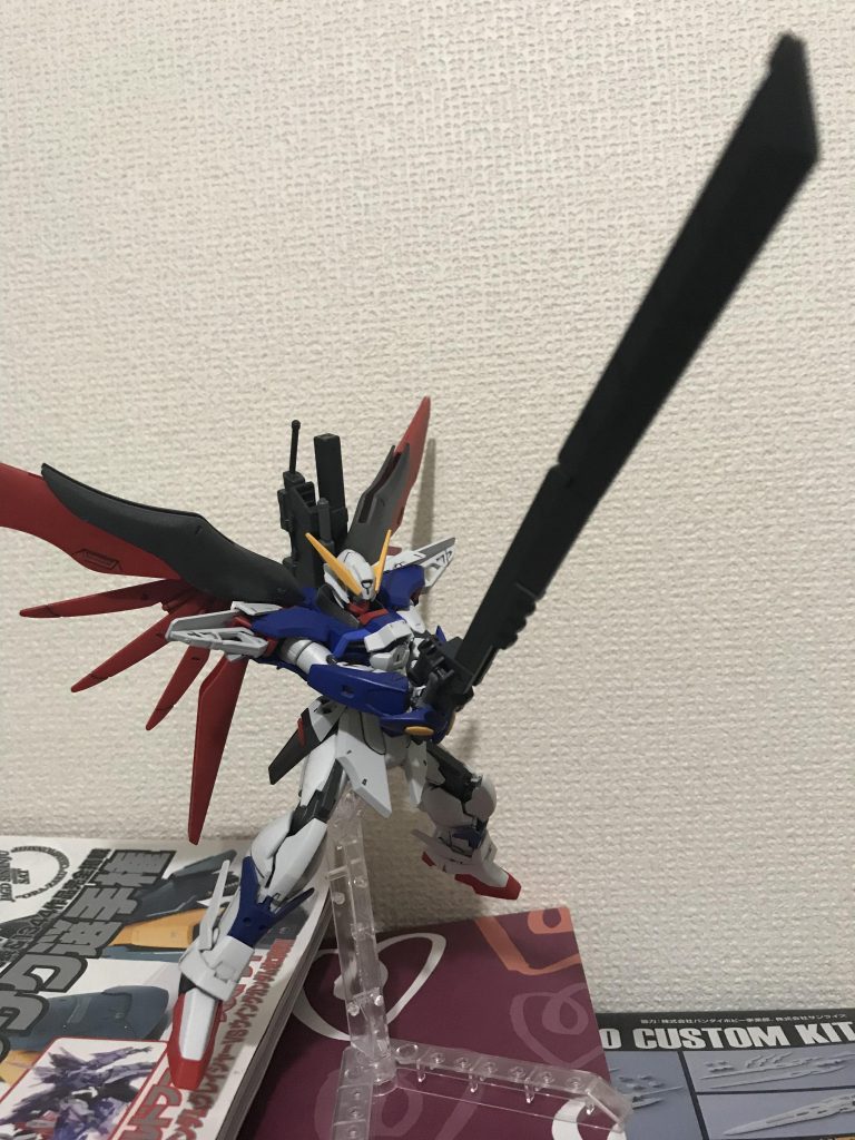 刀身を展開したツヴァイハンダータイプ
戦艦やMA戦用に使われる事が多く、機体の推進力が加わって始めて利用価値が生み出される武器。