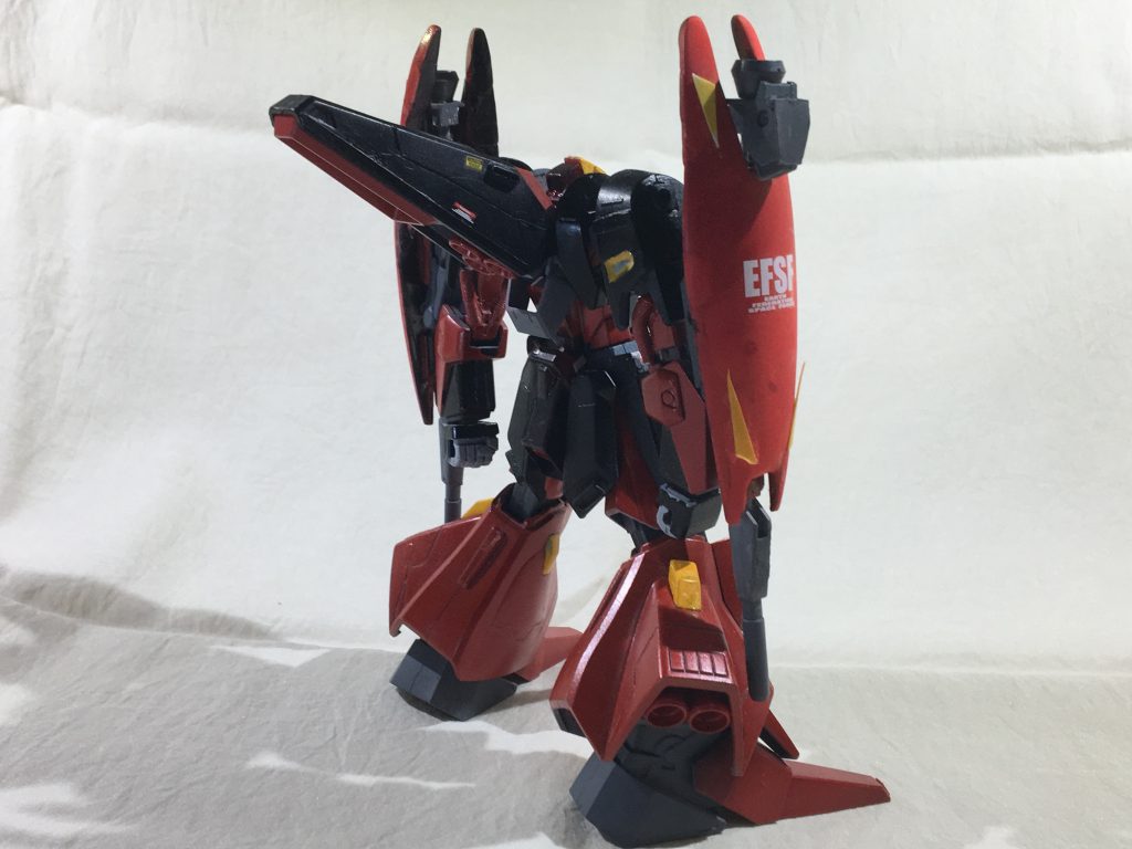 ジョニ子ことイングリッドが駆る赤いギャプランを作成しました。