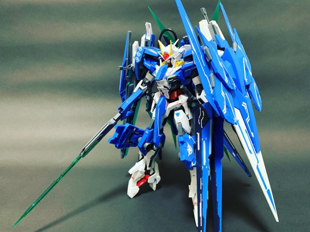 全武装装備形態
GNビームサーベル/ダガー×4
GNバラエーナキャノン×2
GNウイングブレード×2
GNソードIVフルセイバー
GNソードV
GNソードビット各種×2
GNカタール×2
GNソードIIフルブラスター
GNバスターウイングソード
GNテールソードII
左腕GNビームトンファー
腰部サブアーム×2
以上の武装を装備している。