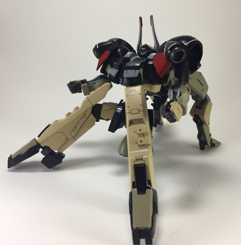 構造上できた、多脚型形態。
こうなると射撃武器欲しくなりますね〜。