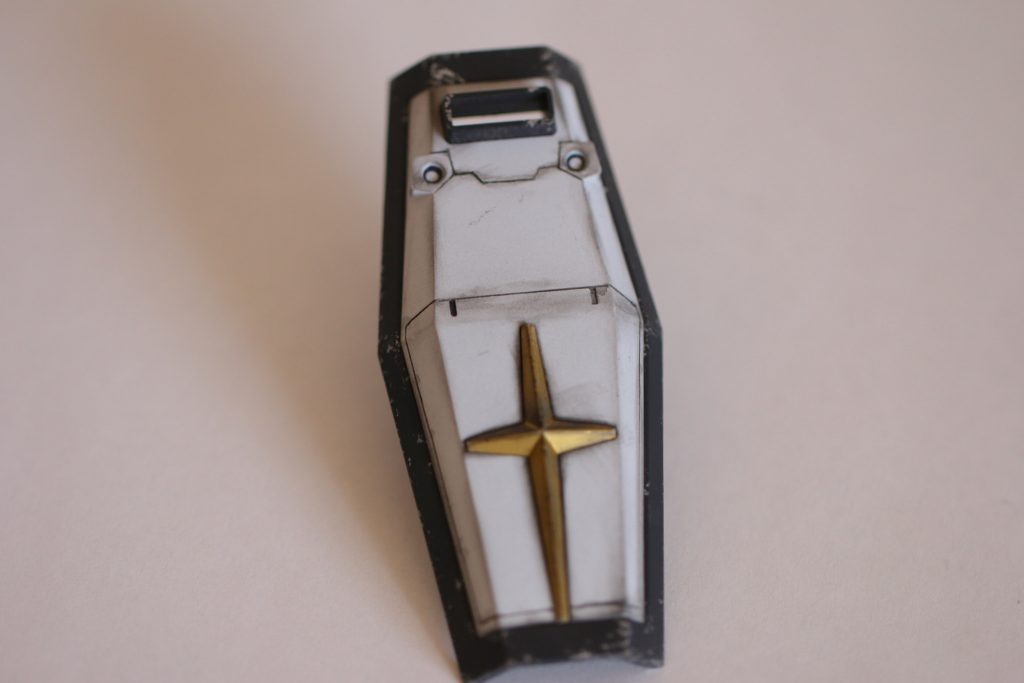 【シールド】
これは激しく失敗しました。ウェザリングがうまく乗らず、何とも濁った感じに。とても後悔しています‥‥原因は墨入れの後の乾燥不足。ちゃんと水分がなくなったのを確認して、ウェザリングマスターを散らせるべきでした。