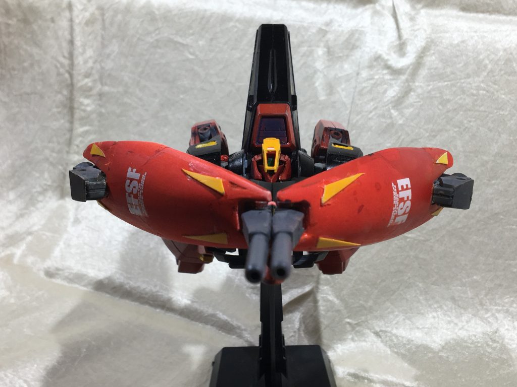 イングリッドのギャプランは通常と違いシールドバインダーとライフルががっちり合体する変形なので再現に苦労しました…