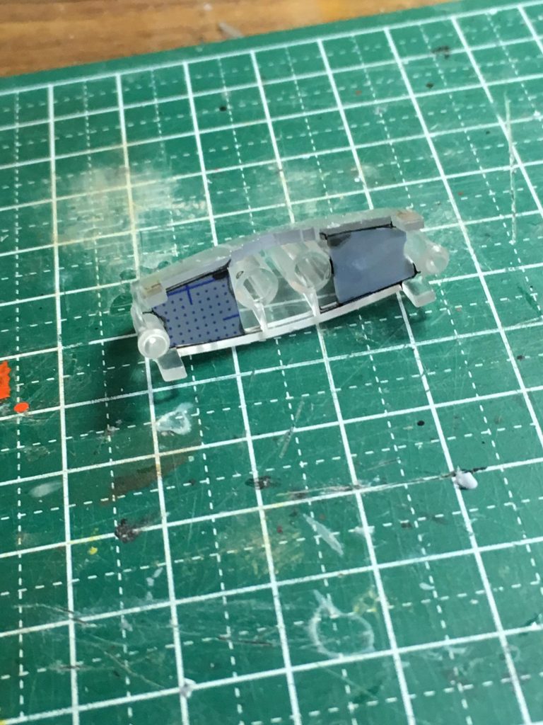 ハンマーヘッドの肉抜きもしっかりフタします。