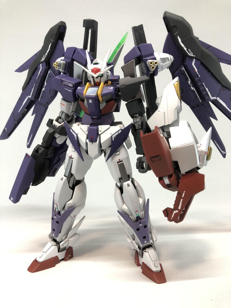 ダブルオースカイをベースに、RGデスティニー、HGダブルオーライザー、HGストライクフリーダム、HGラファエルのパーツをミキシングしています。