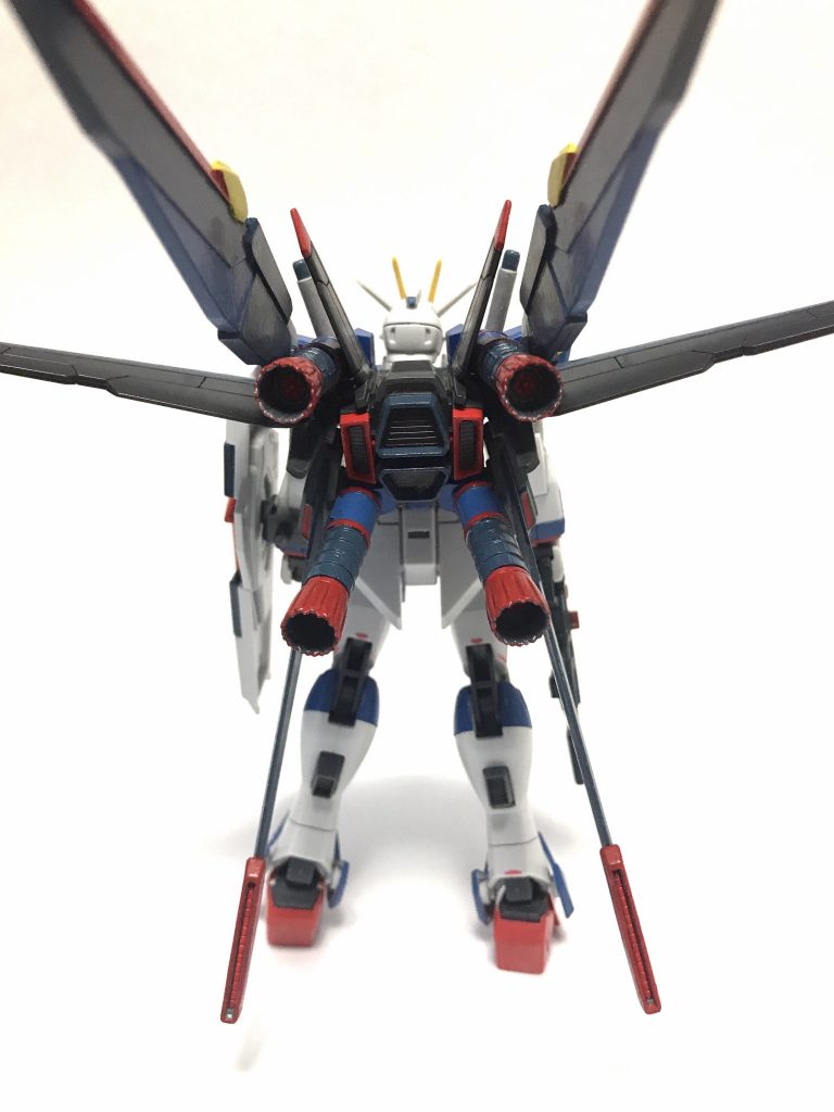 背面
ウイング2枚、スラスター4基を追加
しています。