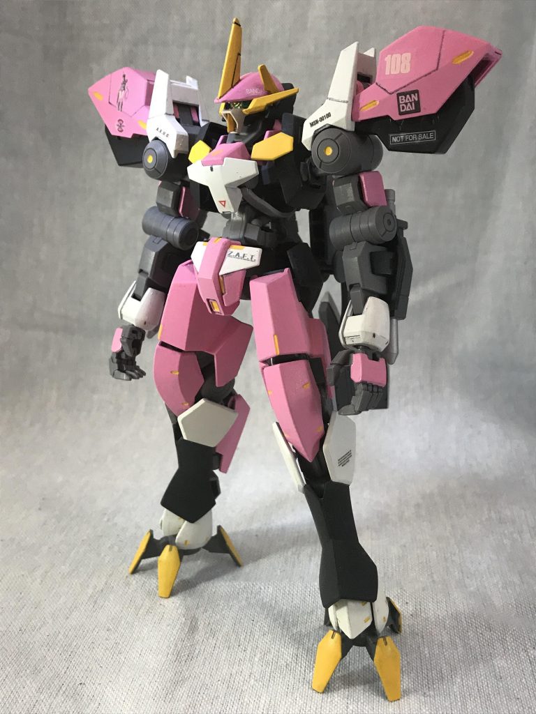 ヒーローメカっぽくしてやろう的な気持ちがツノとアゴらへんに出てます。