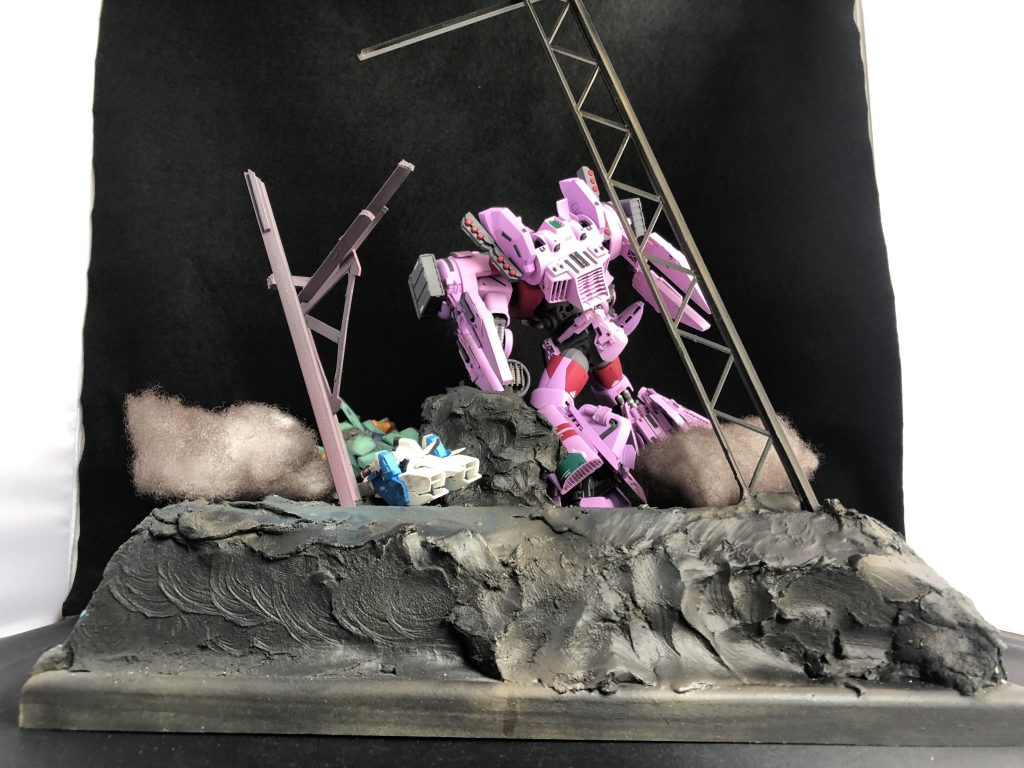 背面。
ミサイルポッドにビームクローなどを装備した重MSの感じが出てたらいいなと。
バックパックはほぼマラサイですが、フィンを追加したりしてます。