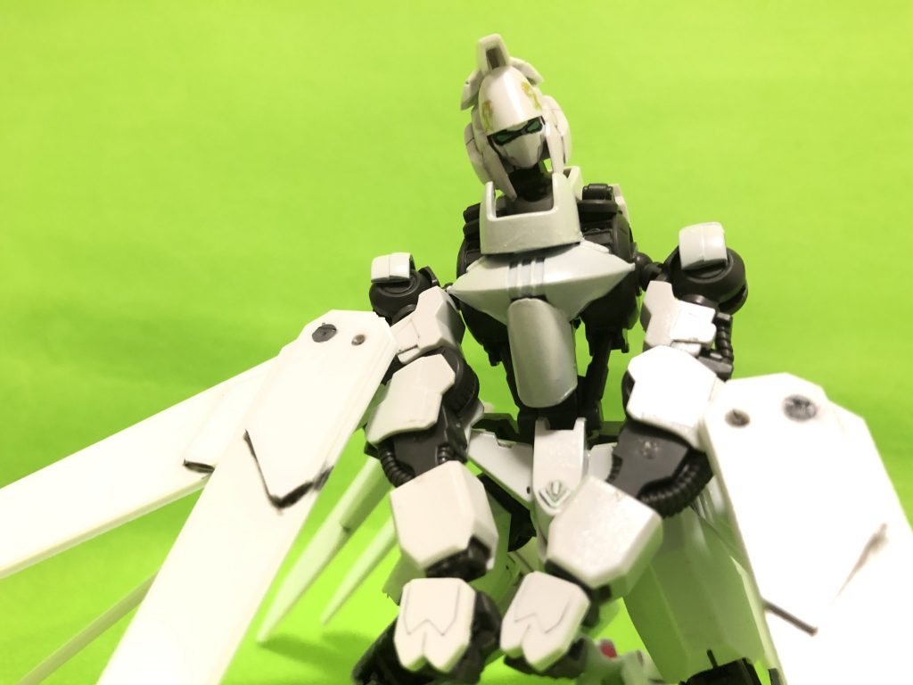 四葉のクローバーでテンション上がったり、綺麗と褒められて照れたりと、やたらヒロイン力の高いロボです。