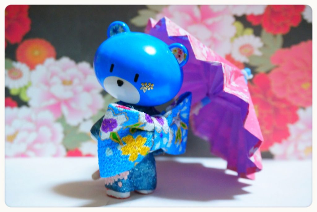 後ろの結びは大きなリボンになっています。
帯とは色が違うのはそういうコスチュームということで( ・᷄ д・᷅ )