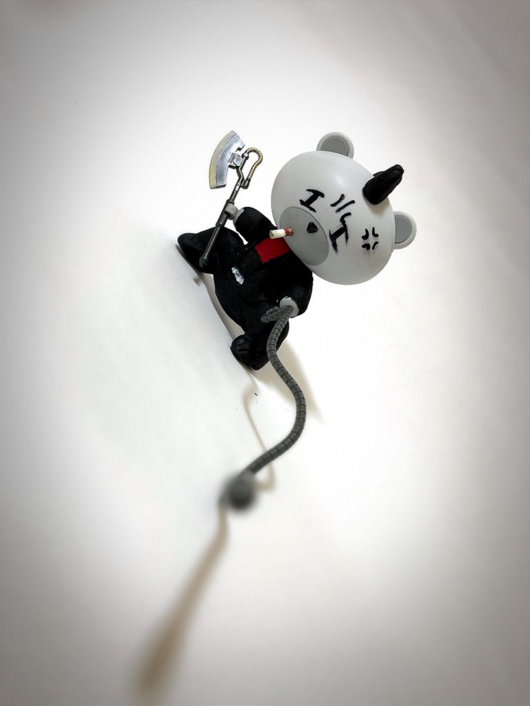 脚はぶった切って粘土で付けました