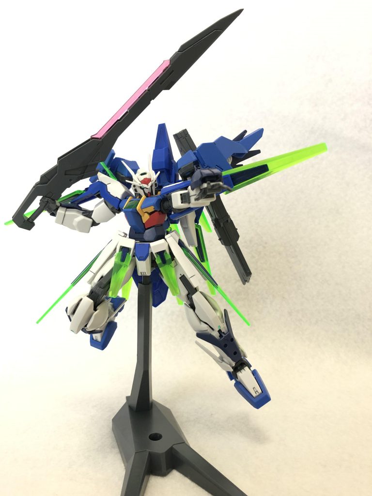 近接格闘。大型ソードの一撃必殺、小回りの効くブレイサー、不意打ち気味のレガース。牽制のバルカン。
そして更にソードビットが襲い掛かります。きっとオーガさんもお腹いっぱいになってくれるでしょう。