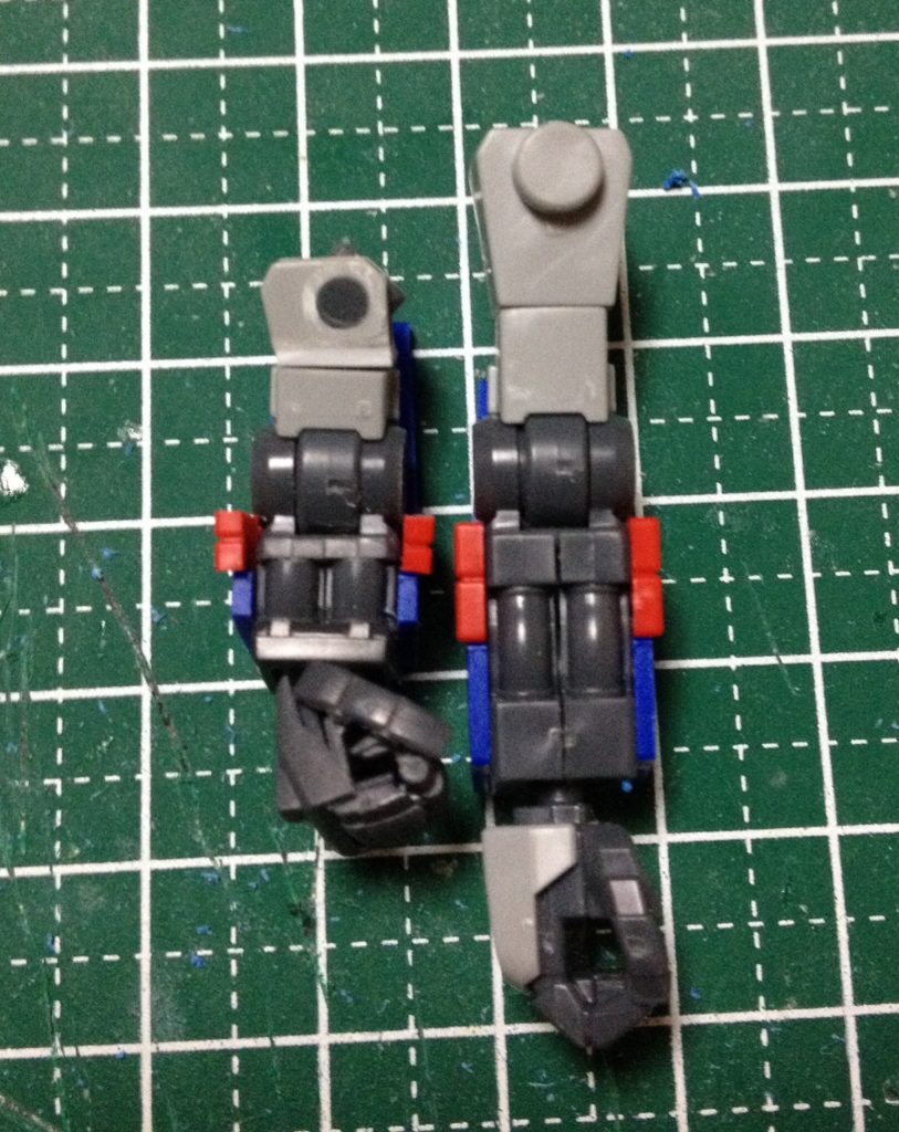 腕はHGのものをこれくらい短縮して使っています