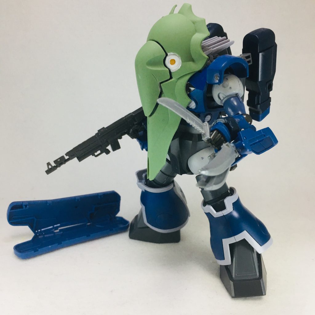 背負ってたライフルを装備。
射撃もそつなくこなします。