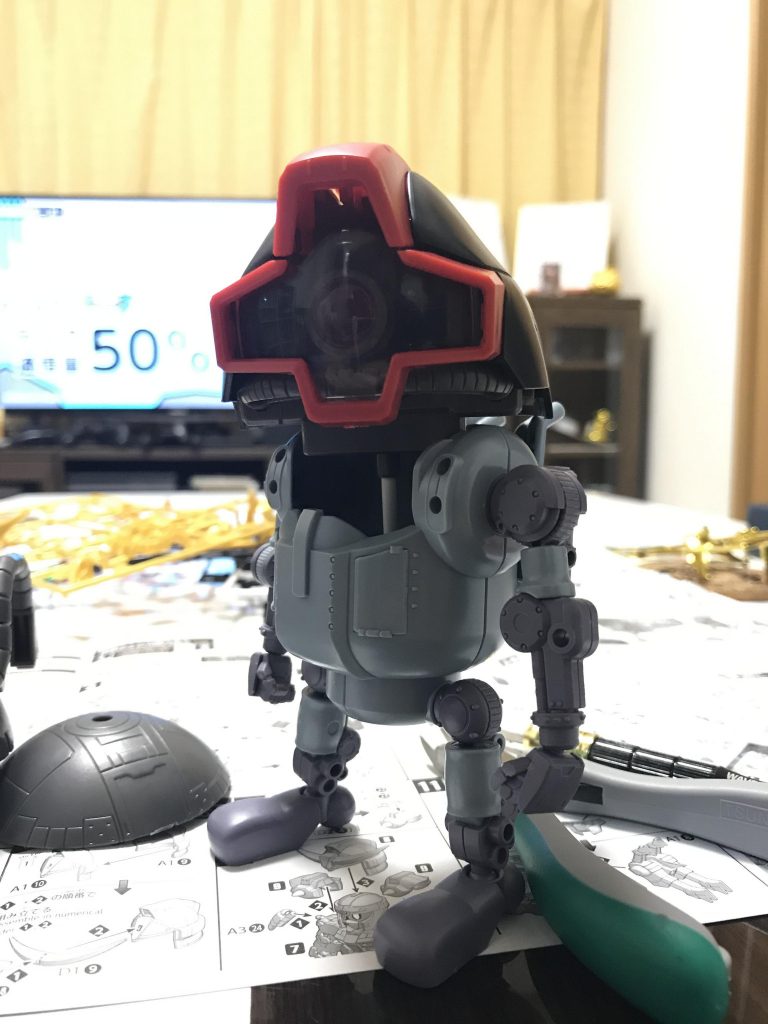 頭と胴体はプラ棒で簡単に差し込んでます。