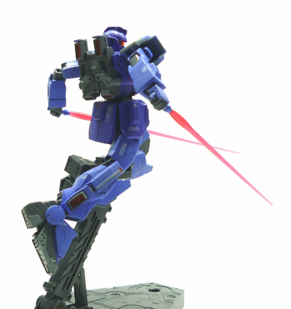 別角度から。背中もかっこいい。