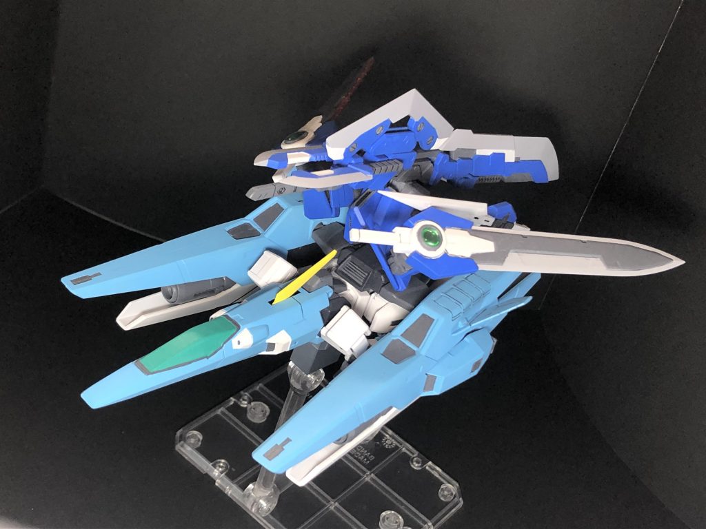 GNF-001 オルフェイスソードパックを装備。このパックには火器が搭載されていないが、多数の実体剣がクラビカルアンテナの役割となり、粒子・機体制御力や火器管制能力が大きく向上する。