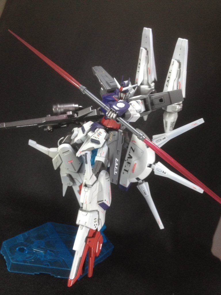 あんびでくすとらすはるばーど。名前が全然覚えられないモード。
機体が縦に広く、サーベルが横に広がりがちなので写真が撮りにくいです。