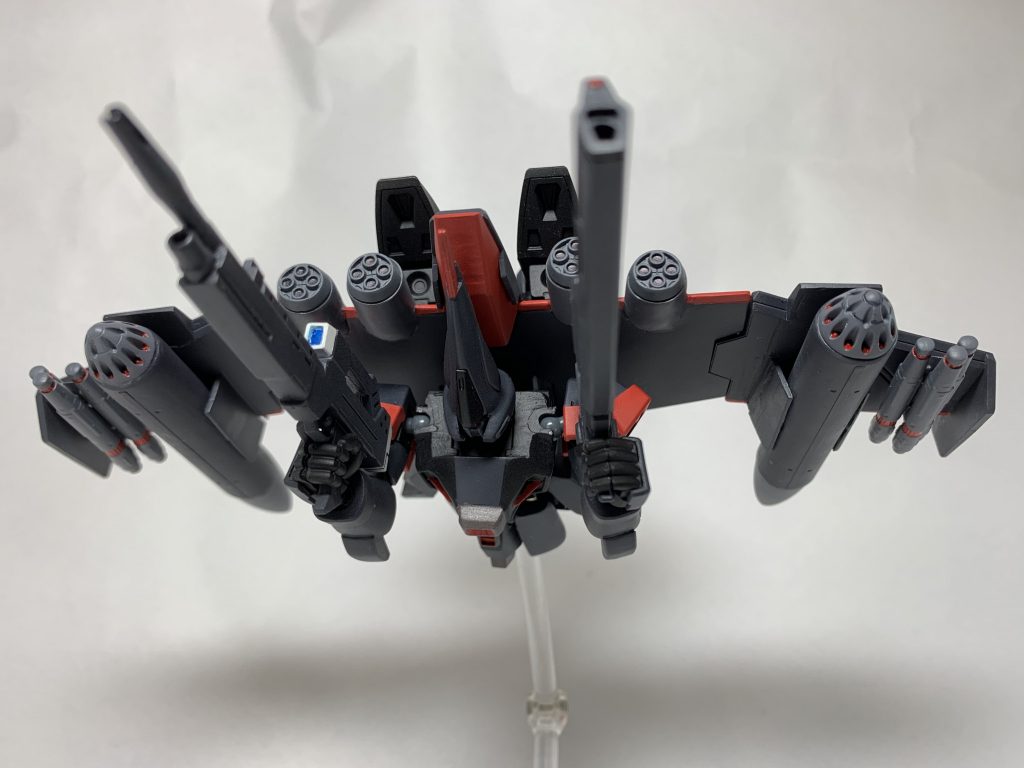 MA形態を下から。
お腹のビーム砲で地上を爆撃します。