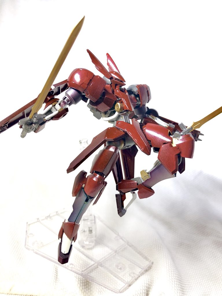 ヴァルキリアフレームの稼働は良好。かなり動きますが、足は自立が厳しいくらいに細い。