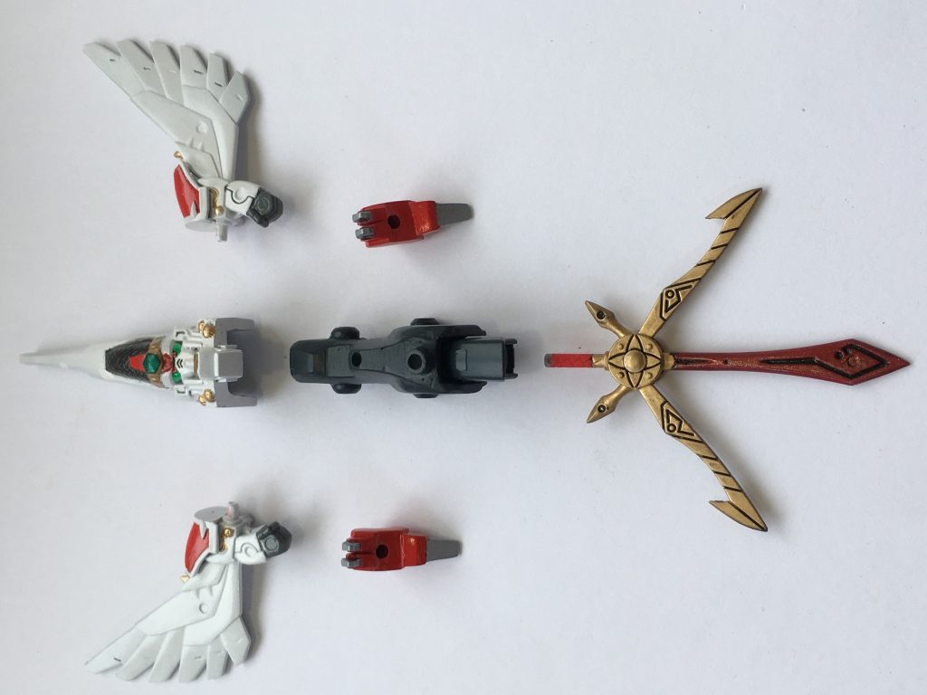 ヘブンズ 分解
ヘブンズの胴体をくり抜いて
スターウイニングガンダムの脚を入れてます
合体前後で脚が上下逆になるので、
こっちは差し替え式