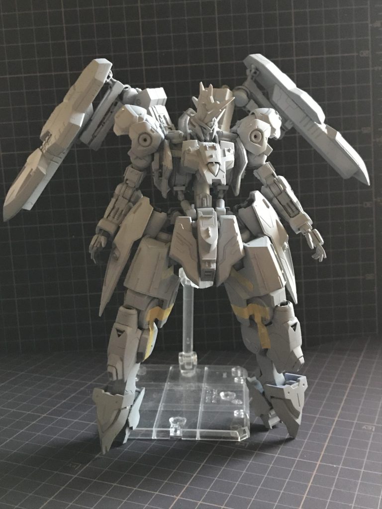 フルメカの胴体、1/100グレイズのフレームを使った全体的な大型化