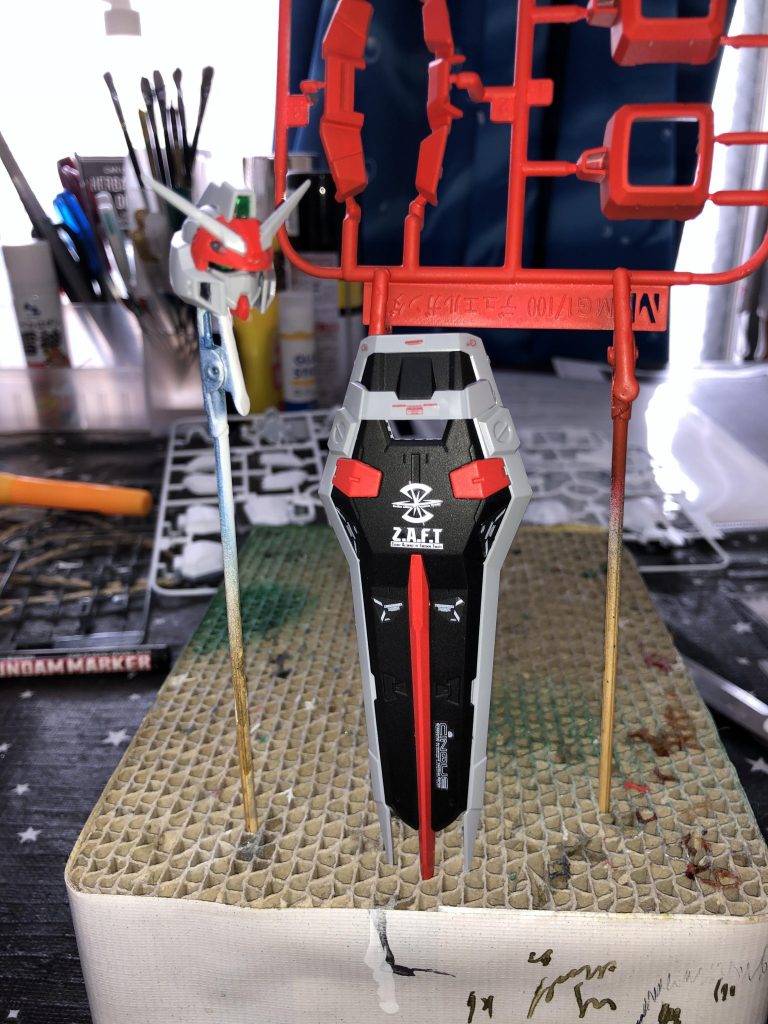 カラーリングは迷いました。ビルバインを連想させるような頭部のカラーです。