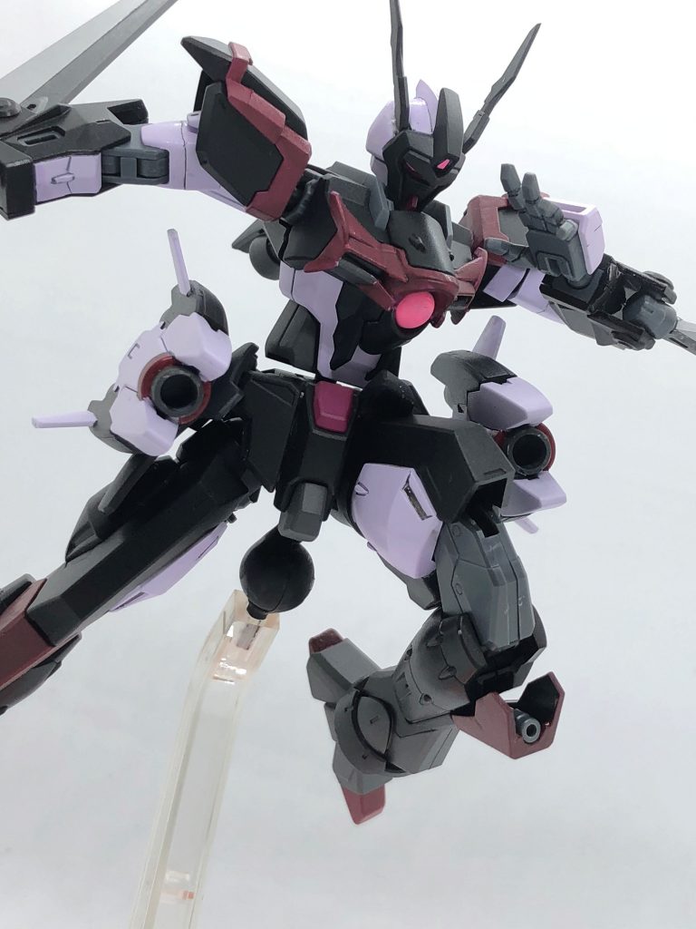 *膝部搭載型110mm速射砲「ビーネ」*
両膝に一門づつ装備されている速射砲。
主に不意打ちと牽制に使用。スパローのニードルガンと同じものだが、名前だけでもSEEDっぽくしてある。