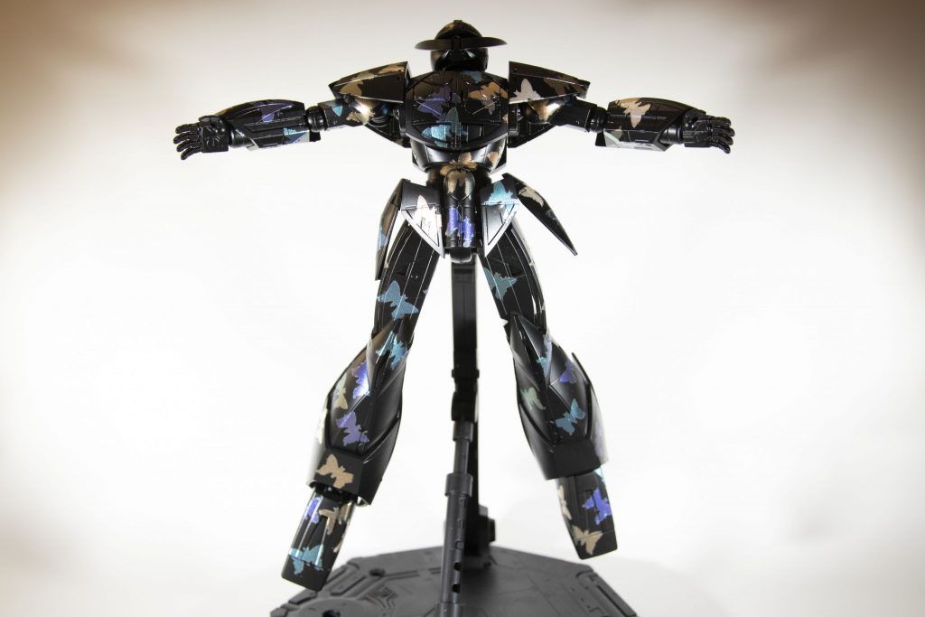 正面全身。月光蝶発生っぽいポーズ。