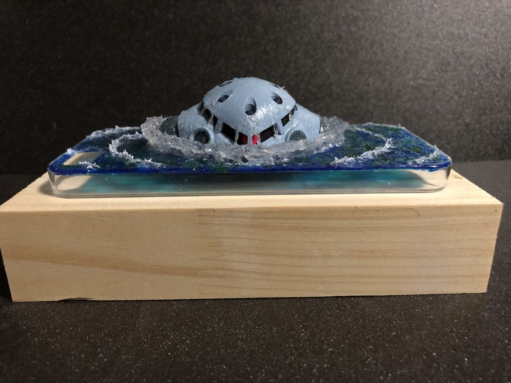 水の表現はレクセルというクリアーコーキングとグロスメディウムを併用してます。