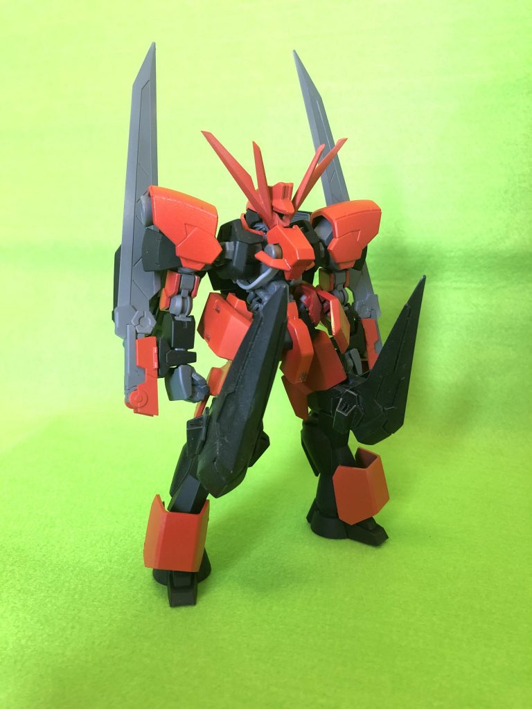 しかしグレイズにMSG2番のMSソードと、貴重品使ってますね……。
顔はSDのウイングゼロカスタムの角を加工、頭頂部にグレイズの顔を上下逆にして貼り付けています。