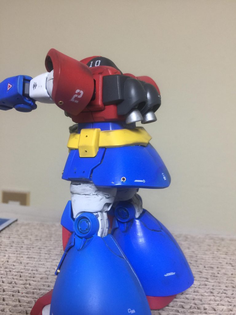 背後の背中や腰に
水転写デカールは 少しだけ
貼りました。