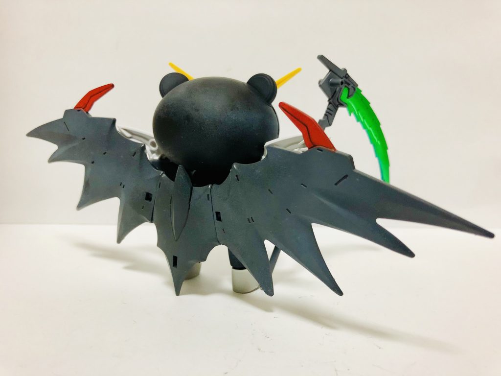 リア。翼の先っちょと足で三点立ちとなり立位安定してます