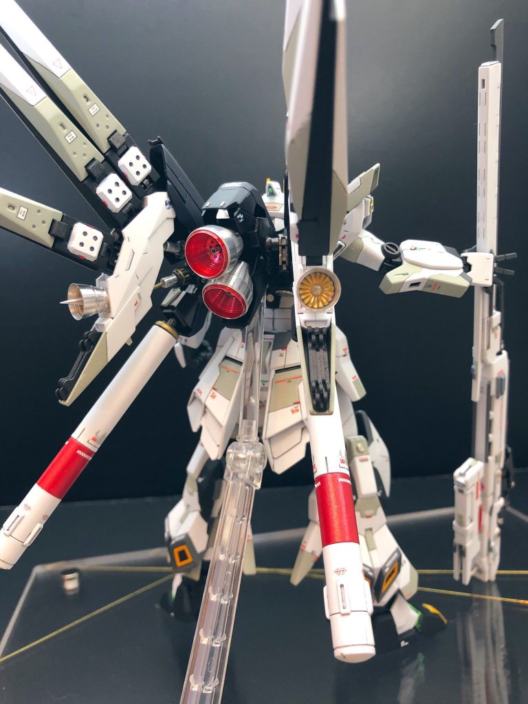 ファンネル多くて大変でした。
(キットの都合上4/6本はダミーですが)
分からないよう頑張って塗り分けました。