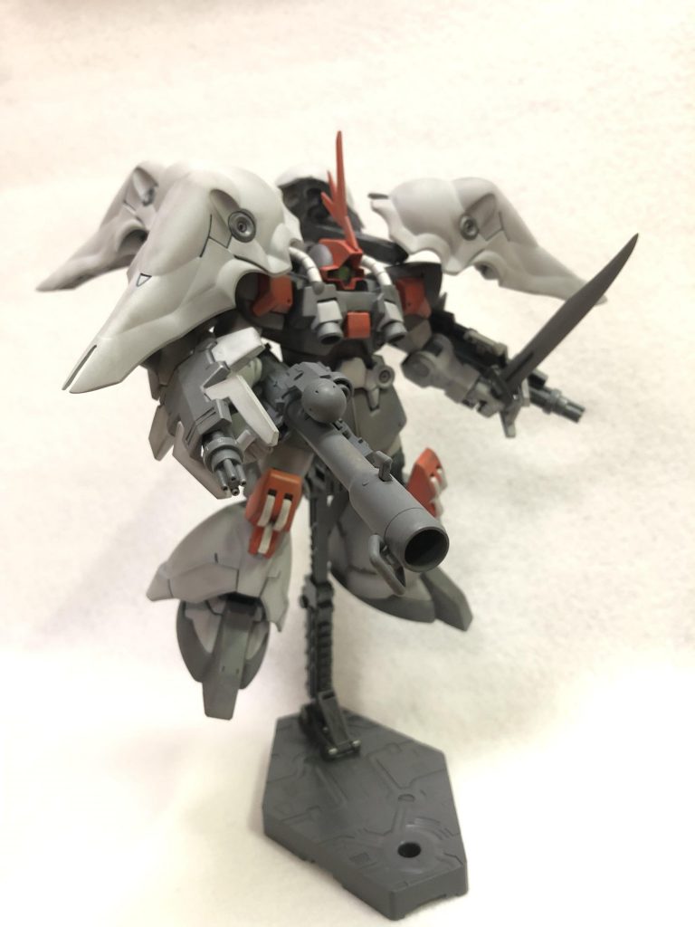 フル装備。バズーカはシナンジュスタイン、ヒートソードはキャンペーンパーツの物です。
バズーカは肩に担ぎたかったのですが、やはりバインダーが……。