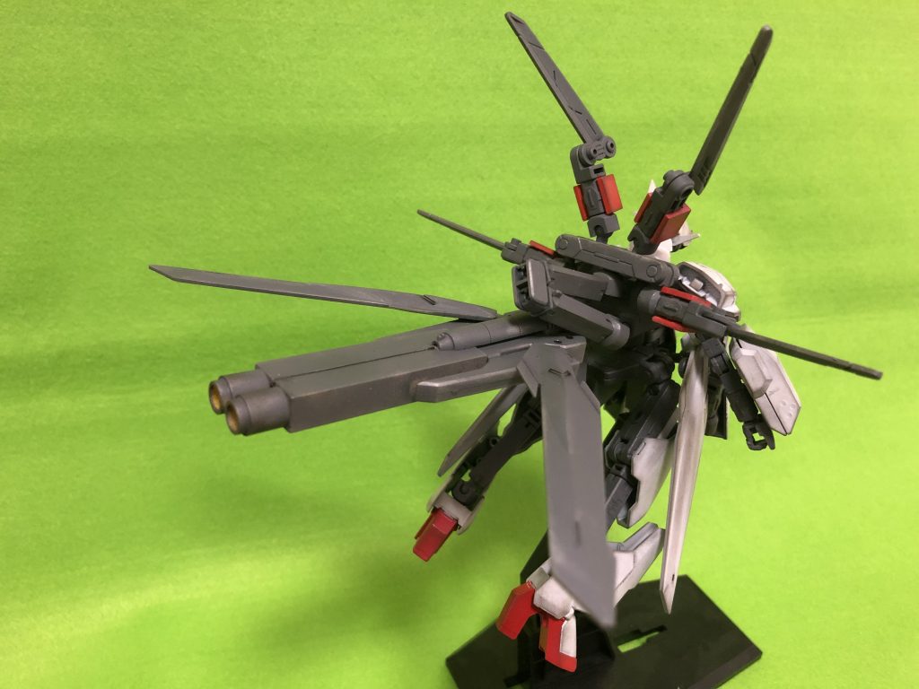 変形自体は羽を開くだけなので簡単です。
大型ブースターの付いたエールストライクみたいですね。