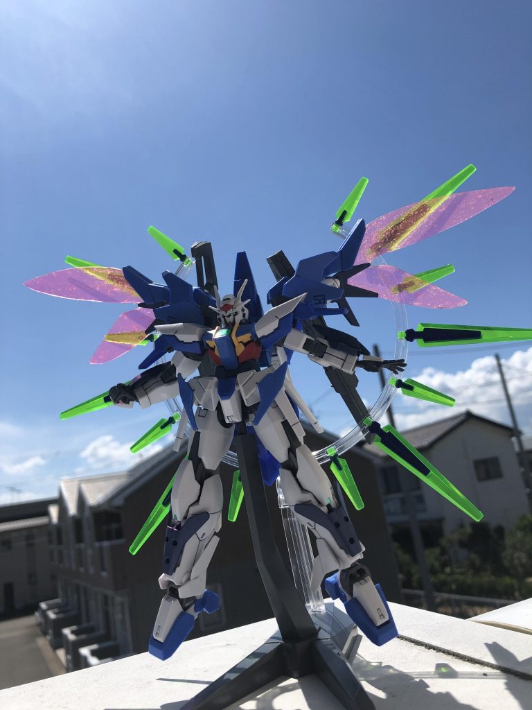 ソードビットも全展開して。派手派手。
この状態でGNフィールドを展開した超高速機動形態をライトオブフェアリーと呼称します。