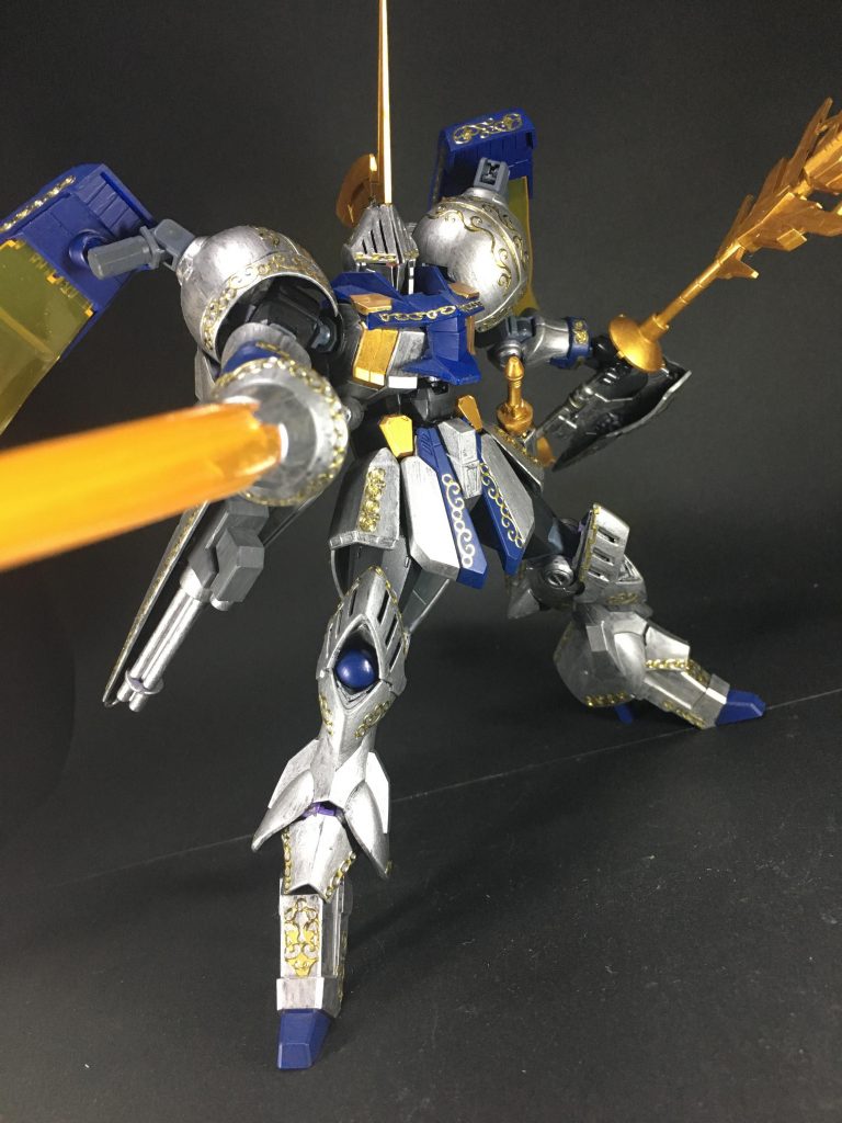 可動域はそんなにないのでポーズはツラい…