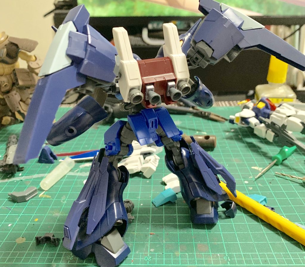 ケンプファーの大元のデザインされた人的にも、こういったブースターを付けると棒機動警察の敵役を思い出しますね