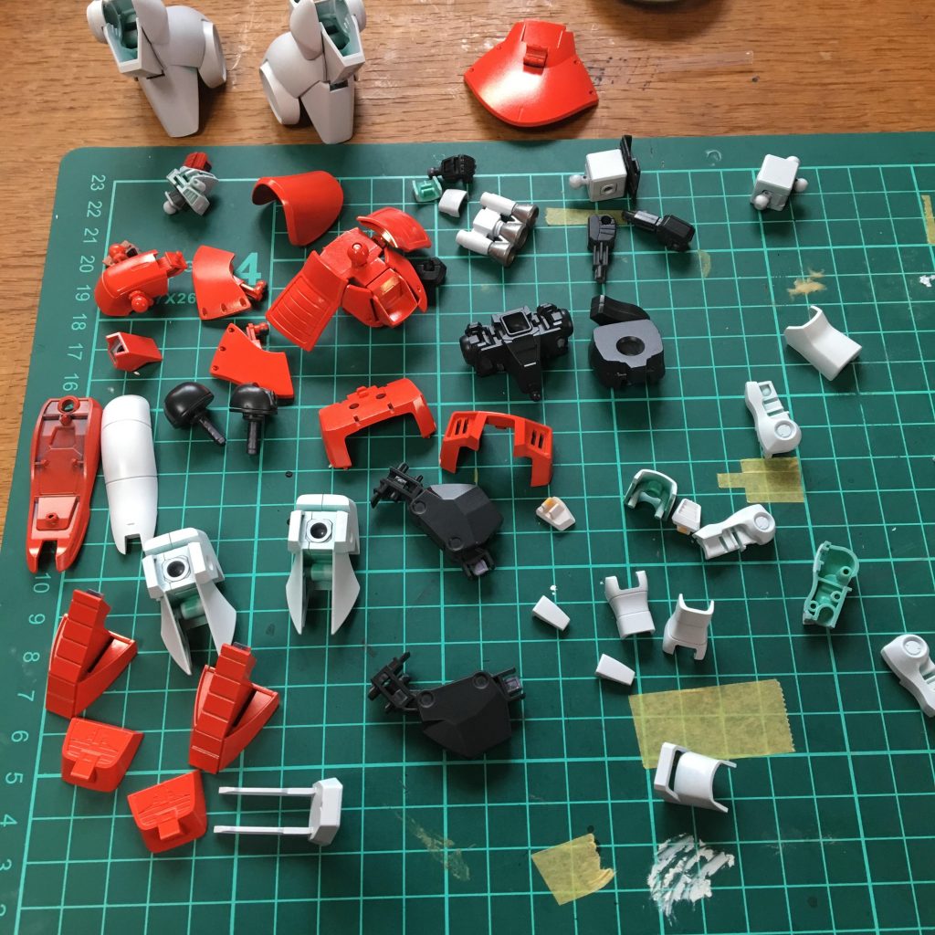 ブライトオレンジ、ガンダムホワイト、ジャーマングレーで塗装しました。