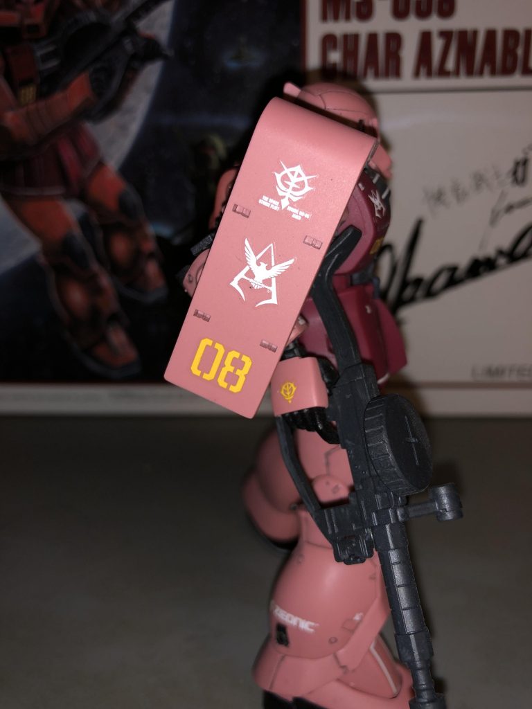 ピンクのシャアザク1–2枚目/制作者:@crowma