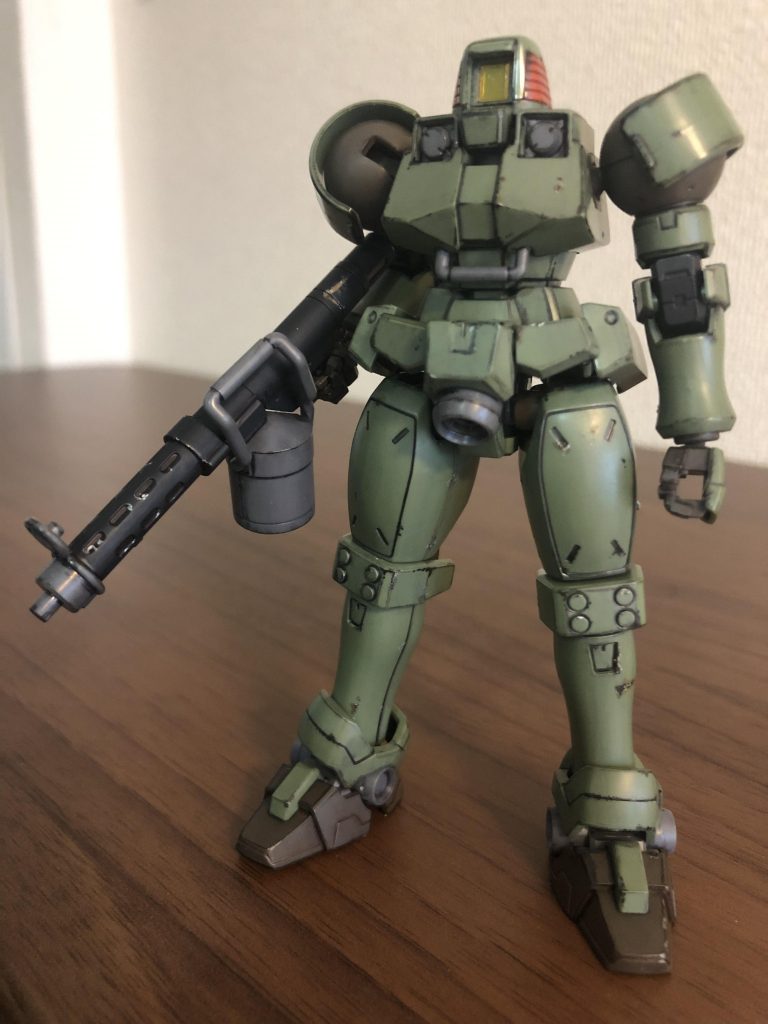 この銃口と銃身の色の違いはなんでしょうね。
パーツ分割のせいではあるんですが、どうしてこういう分割と色分けにしたのか?
作ってる最中から気になってましたが、そういうアクセントということで。