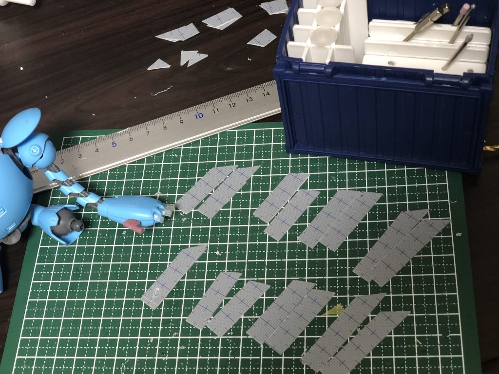 手羽もピンバイスで穴あけ電動ヤスリで広げてポリキャップを入れました\( 'ω' )/