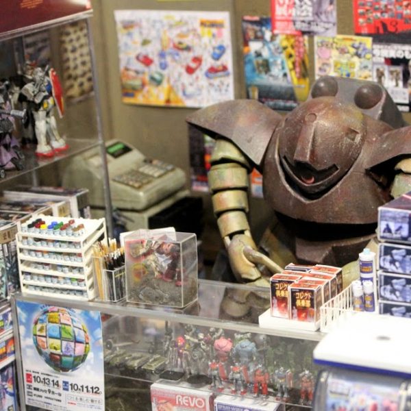 「ゴッグ模型屋さん♪」古き良き模型屋さんをゴッグをご主人に見立てて再現しました。