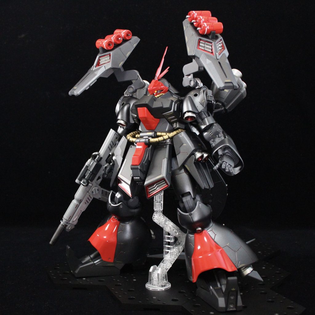 二枚羽根＋ビームアサルトライフル装備。
ファンネルコンテナは接続方法を変更して、HGUCクシャトリヤのパーツで接続しています。
